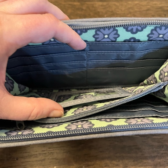 Vera Bradley Zipper Close Wallet in Nomadic Floral - Picture 5 of 6